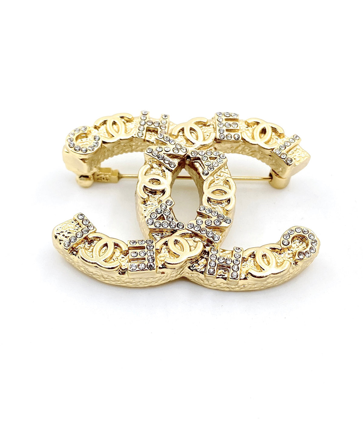 Double-C Emblem Brooch in Gold-Tone – Design 008 close-up detail