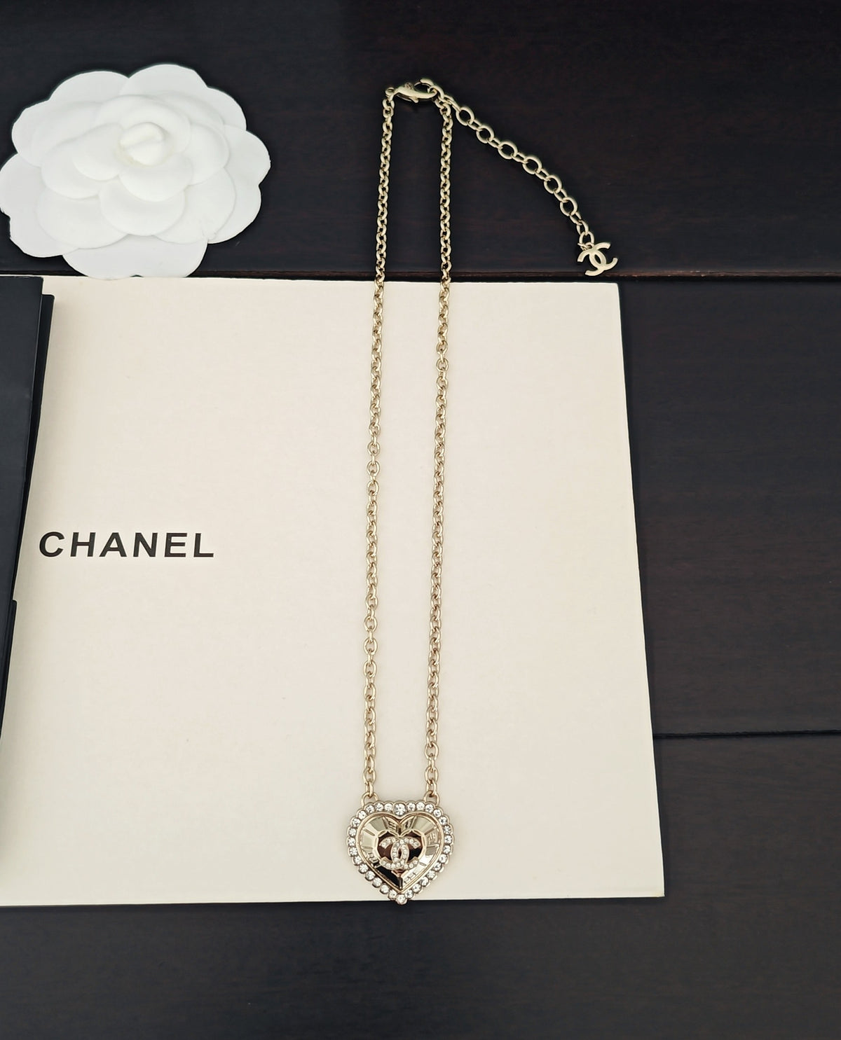 Heart Pendant Necklace in Gold-Tone – Heart Detail – Design 006 close-up detail