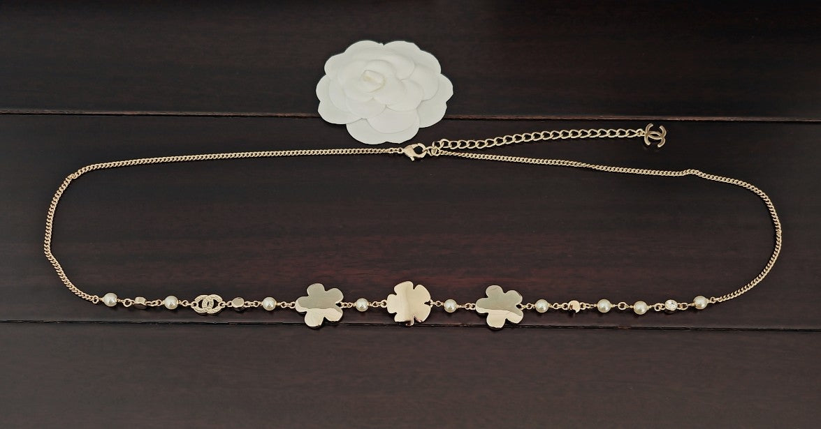 Floral Jewelry Accessory in Gold-Tone – Blue Detail – Design 002 side detail