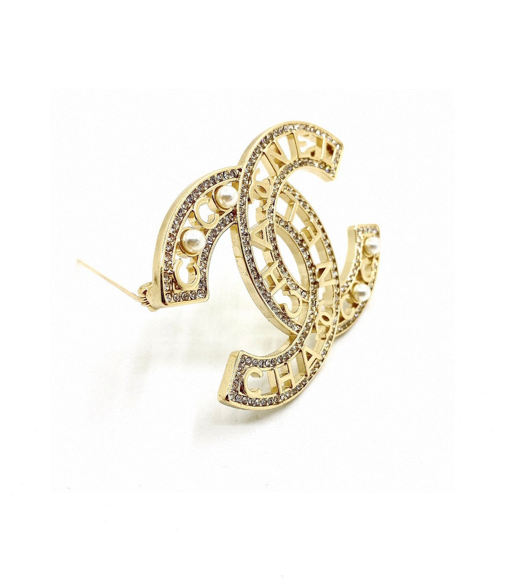 Letter Brooch in Polished Metal-Tone – Pearl Detail side detail