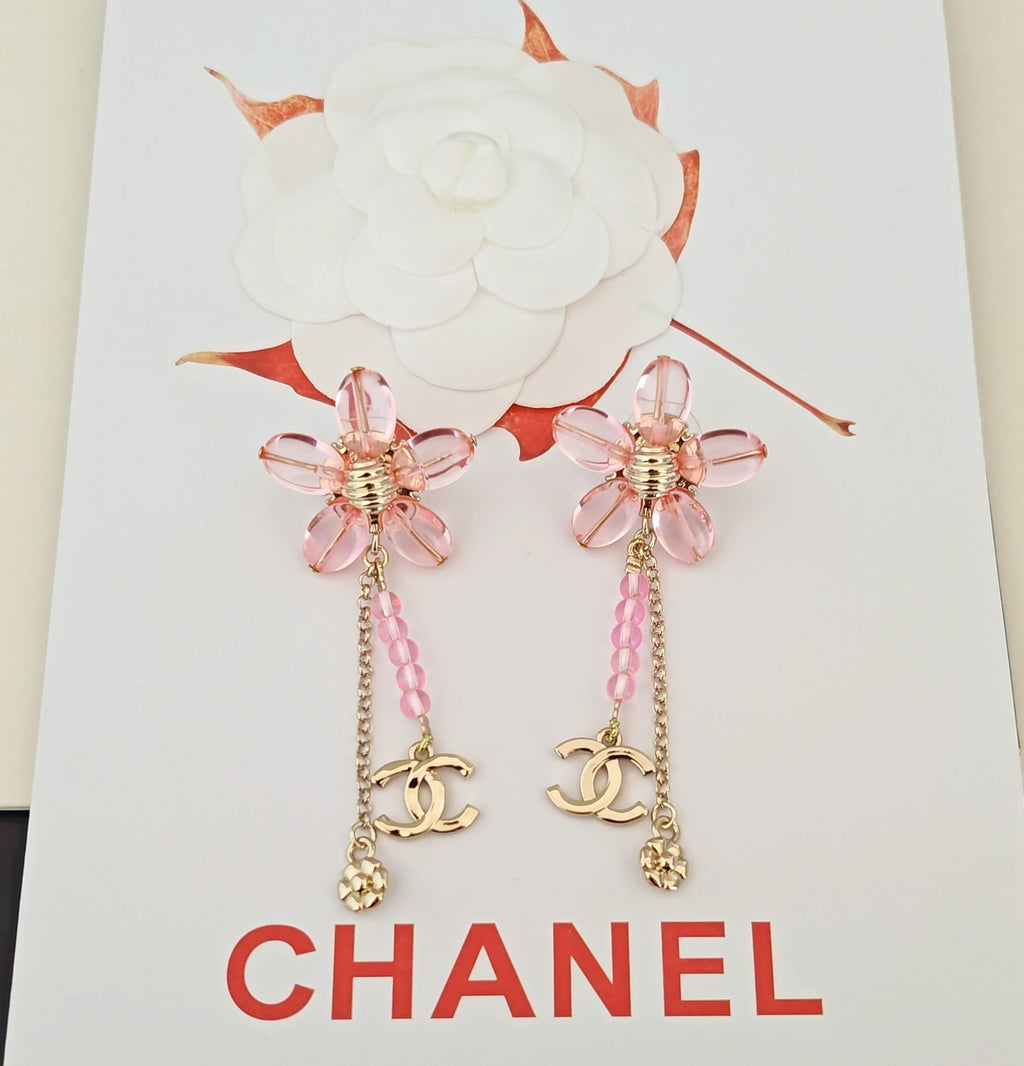 Floral Jewelry Accessory in Gold-Tone – Pink Detail side detail