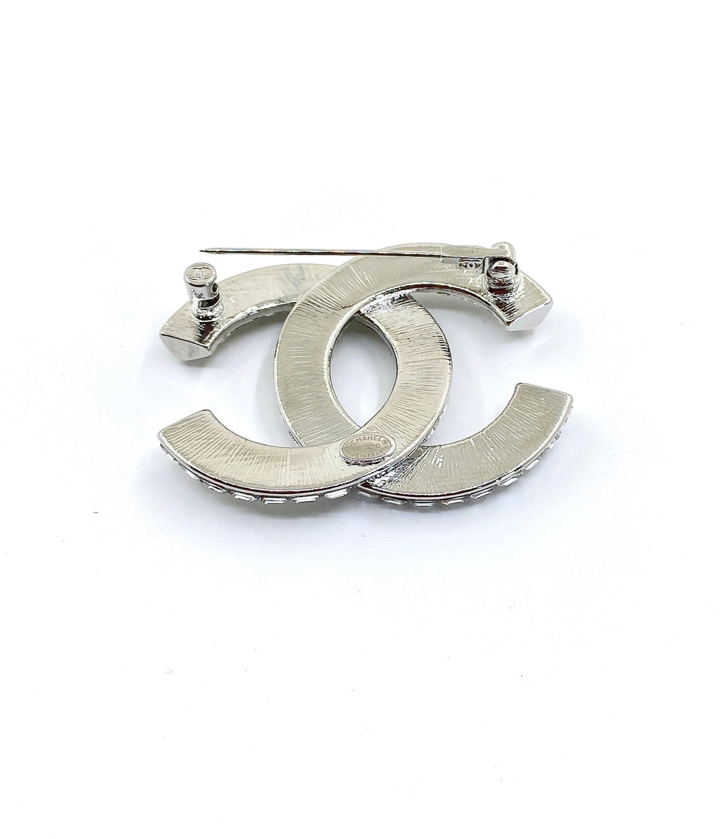 Double-C Emblem Brooch in Polished Metal-Tone – Design 024 detail view