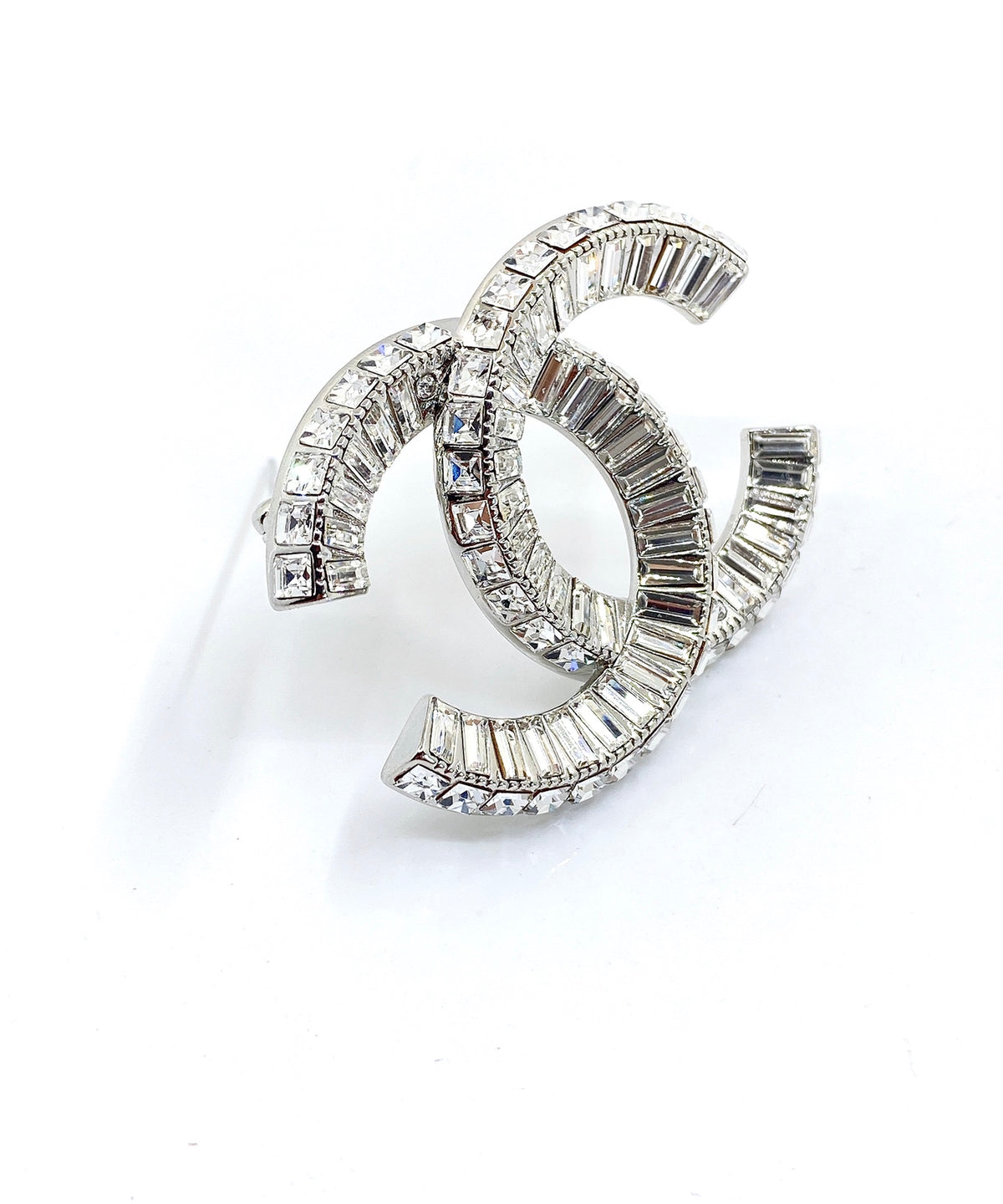 Double-C Emblem Brooch in Polished Metal-Tone – Design 023 close-up detail