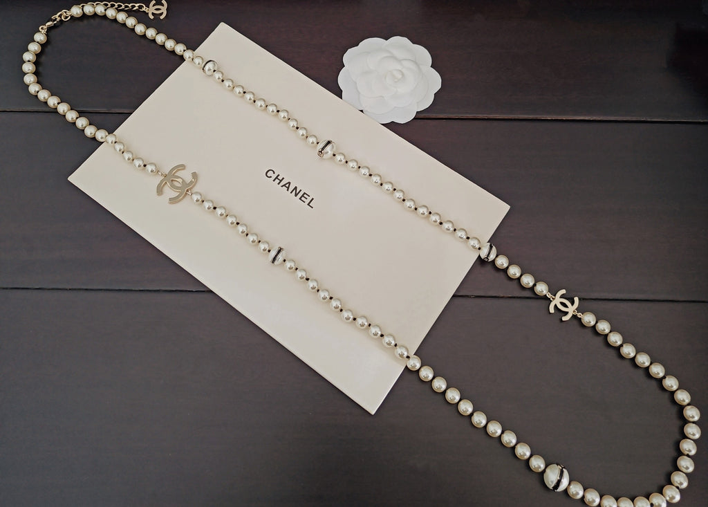Pearl Pearl-Detail Pendant Necklace – Pearl Detail – Design 067 detail view