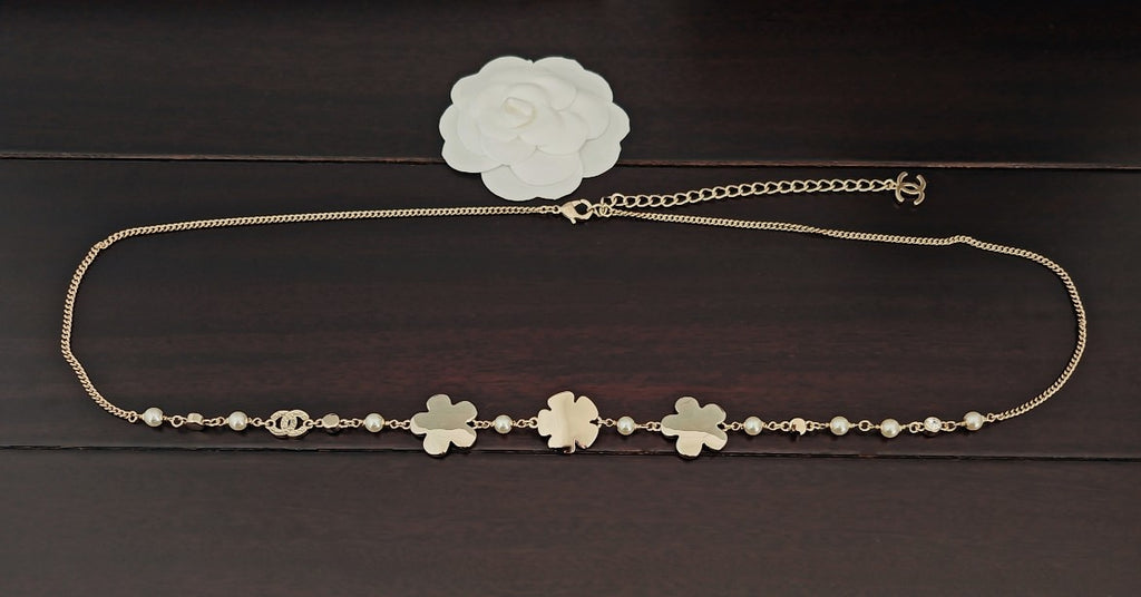 Floral Jewelry Accessory in Gold-Tone – Blue Detail – Design 003 side detail
