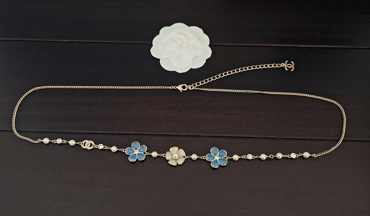 Floral Jewelry Accessory in Gold-Tone – Blue Detail – Design 003 detail view