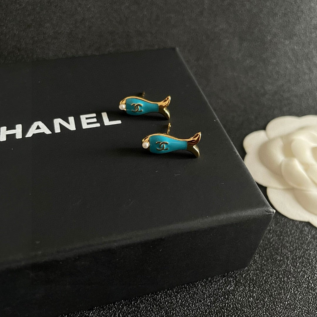 Double-C Emblem Stud Earrings in Polished Metal-Tone – Design 452 main product view