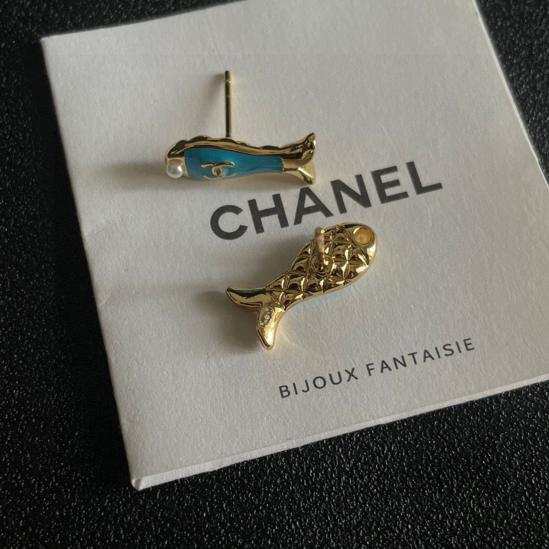 Double-C Emblem Stud Earrings in Polished Metal-Tone – Design 452 front product view