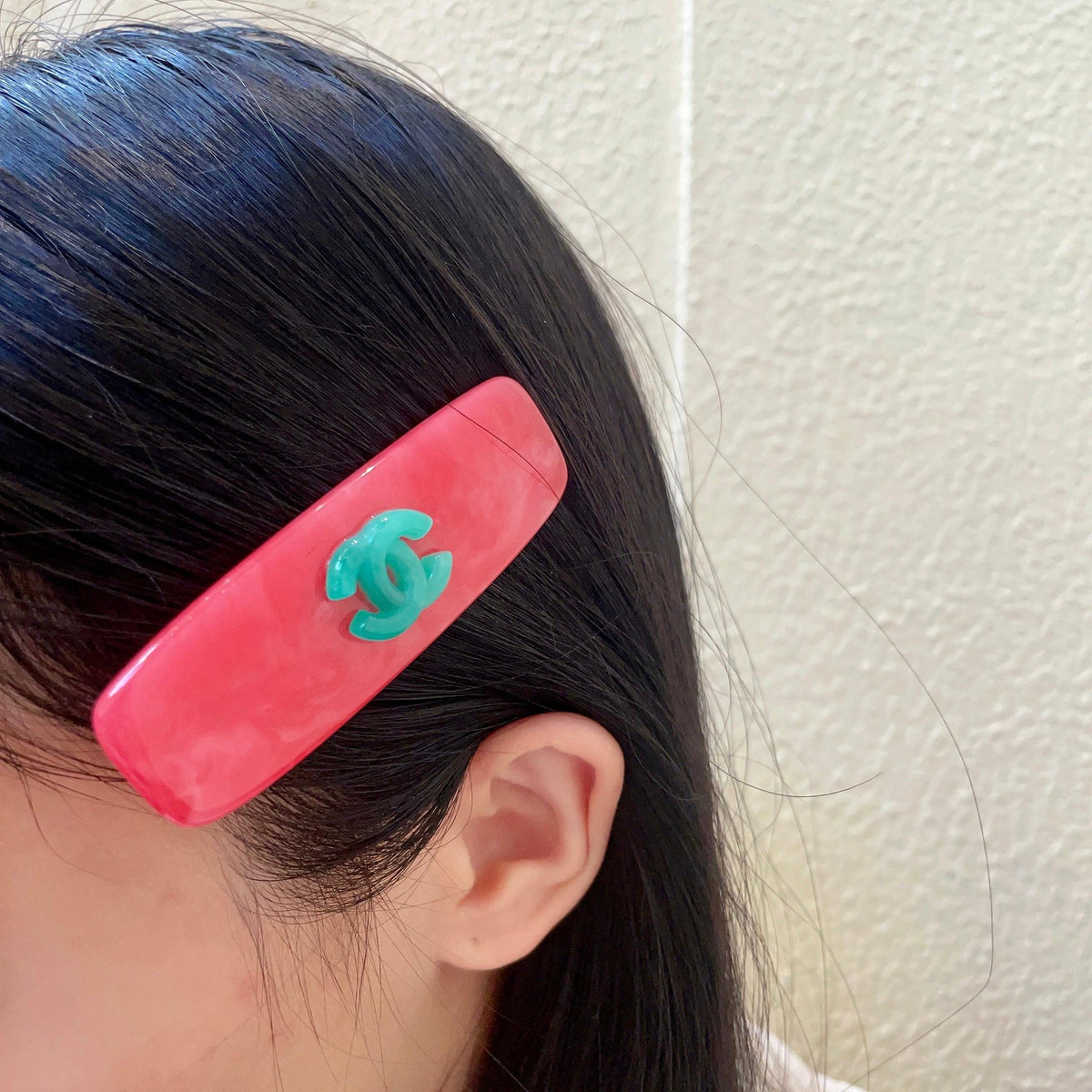 Double-C Emblem Hair Clip – Design 030 main product view
