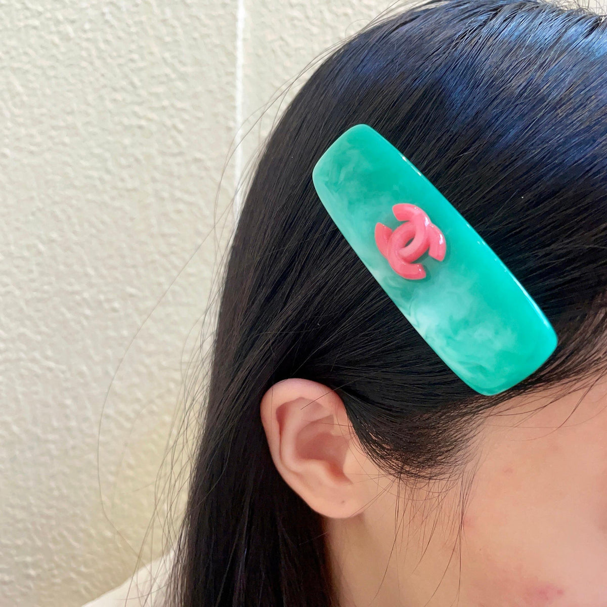 Double-C Emblem Hair Clip – Design 024 front product view