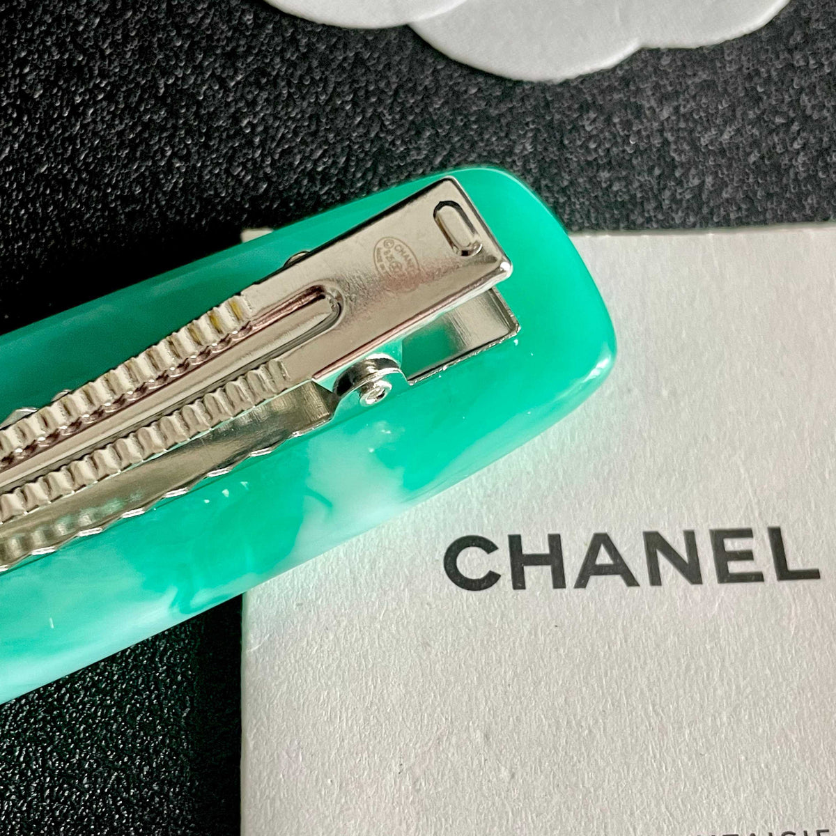 Double-C Emblem Hair Clip – Design 024 main product view