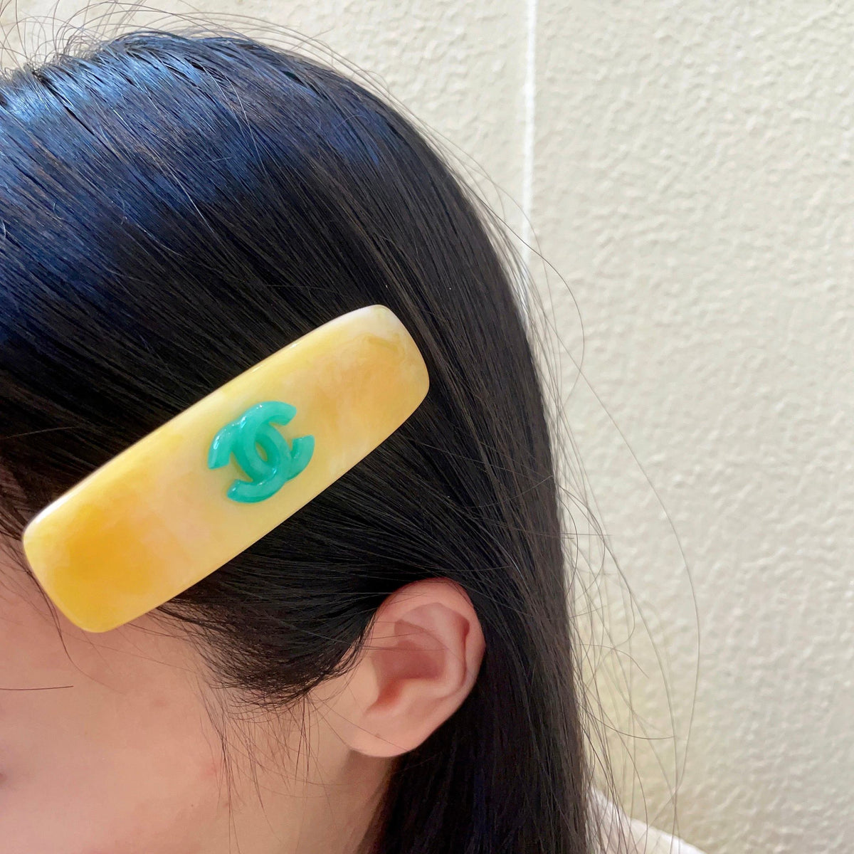 Double-C Emblem Hair Clip – Design 023 main product view