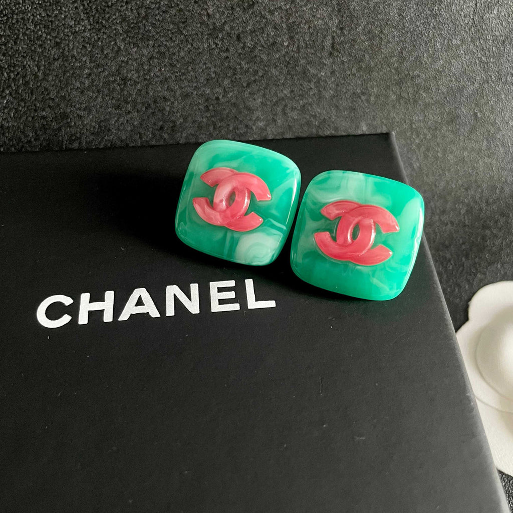 Double-C Emblem Stud Earrings in Polished Metal-Tone – Design 319 detail view