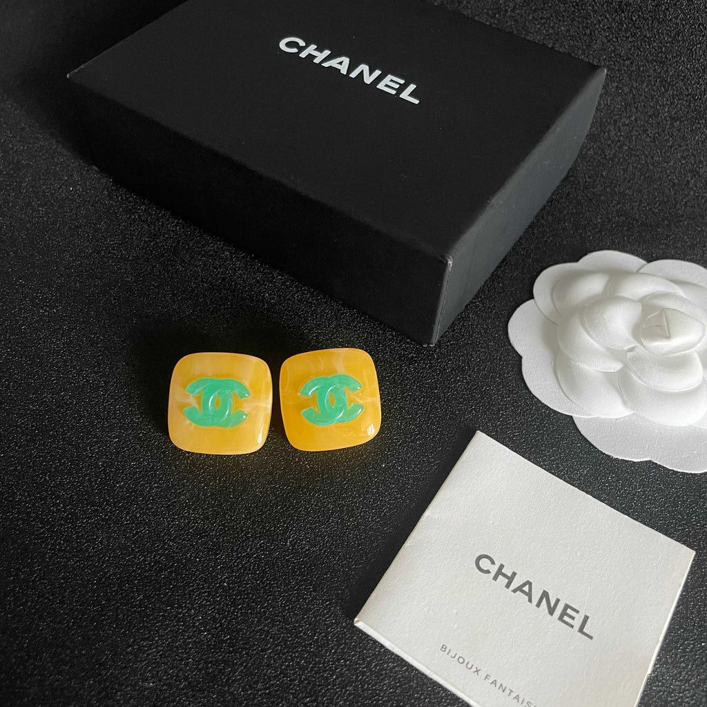 Double-C Emblem Stud Earrings in Polished Metal-Tone – Design 326 close-up detail