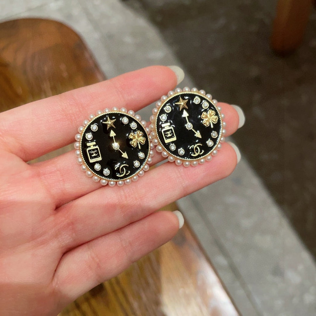 Double-C Emblem Stud Earrings in Polished Metal-Tone – Design 019 side detail