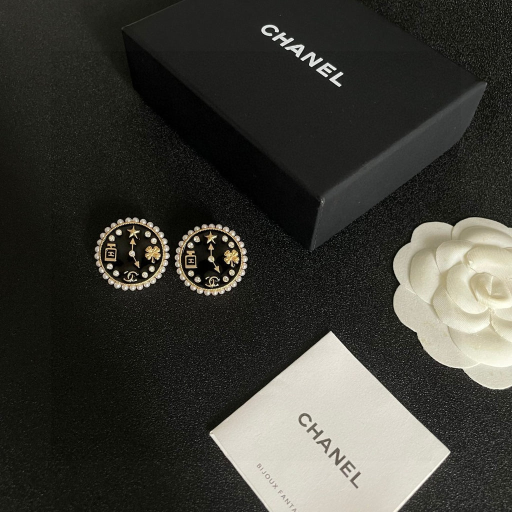 Double-C Emblem Stud Earrings in Polished Metal-Tone – Design 346 close-up detail