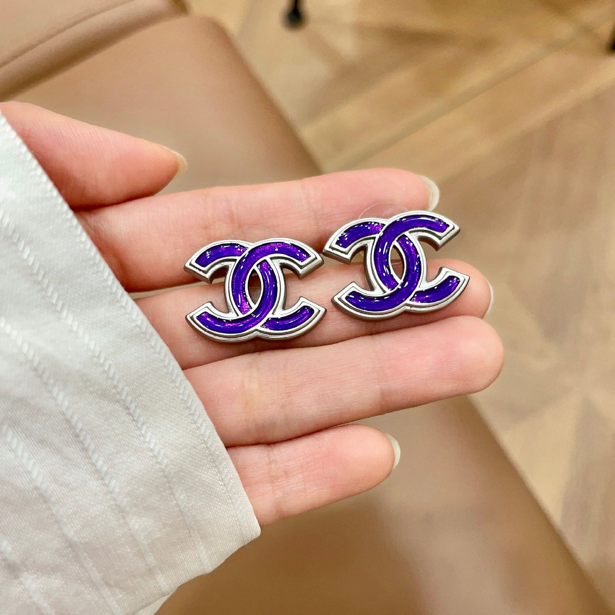 Double-C Emblem Stud Earrings in Polished Metal-Tone – Design 314 side detail