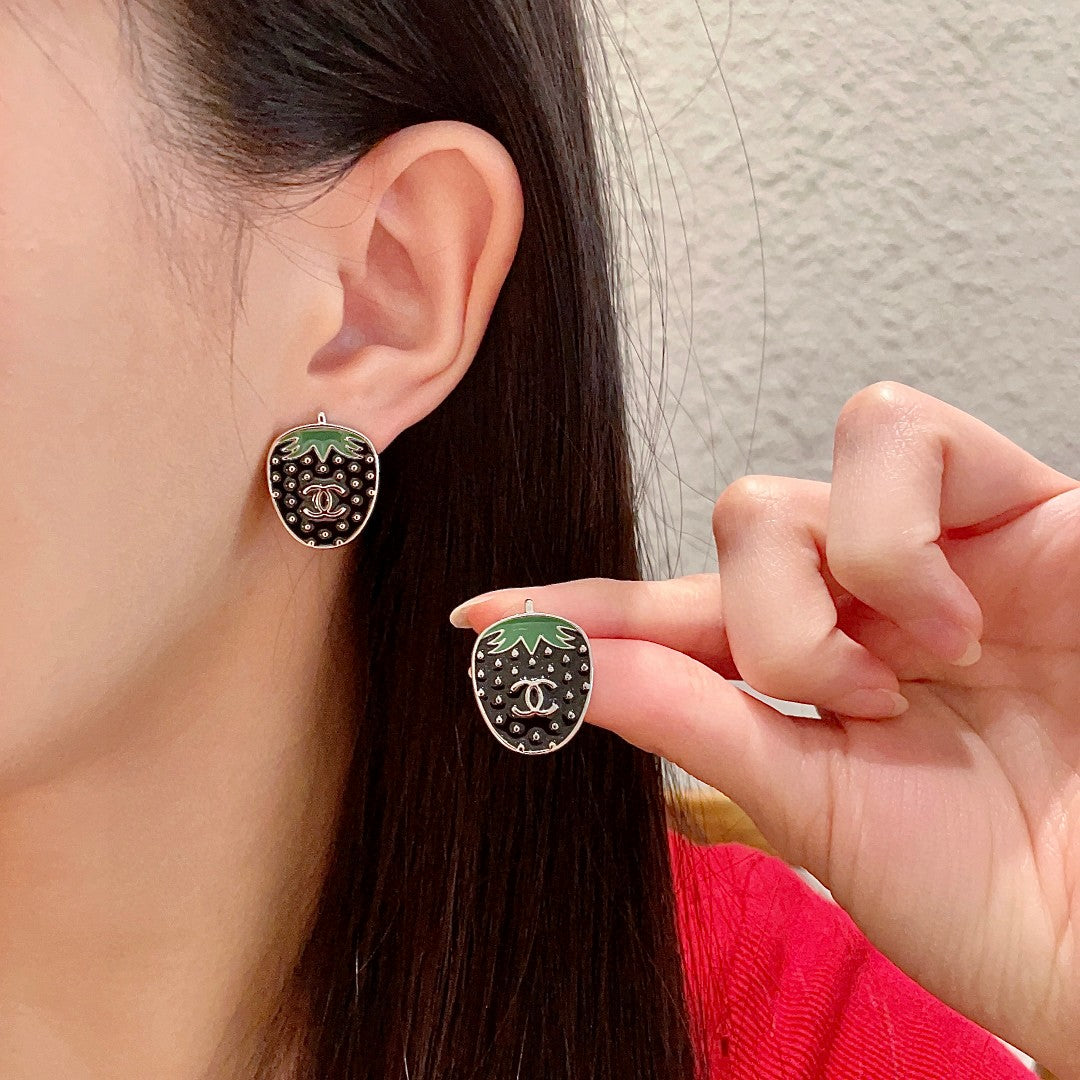 Double-C Emblem Stud Earrings in Polished Metal-Tone – Design 293 main product view