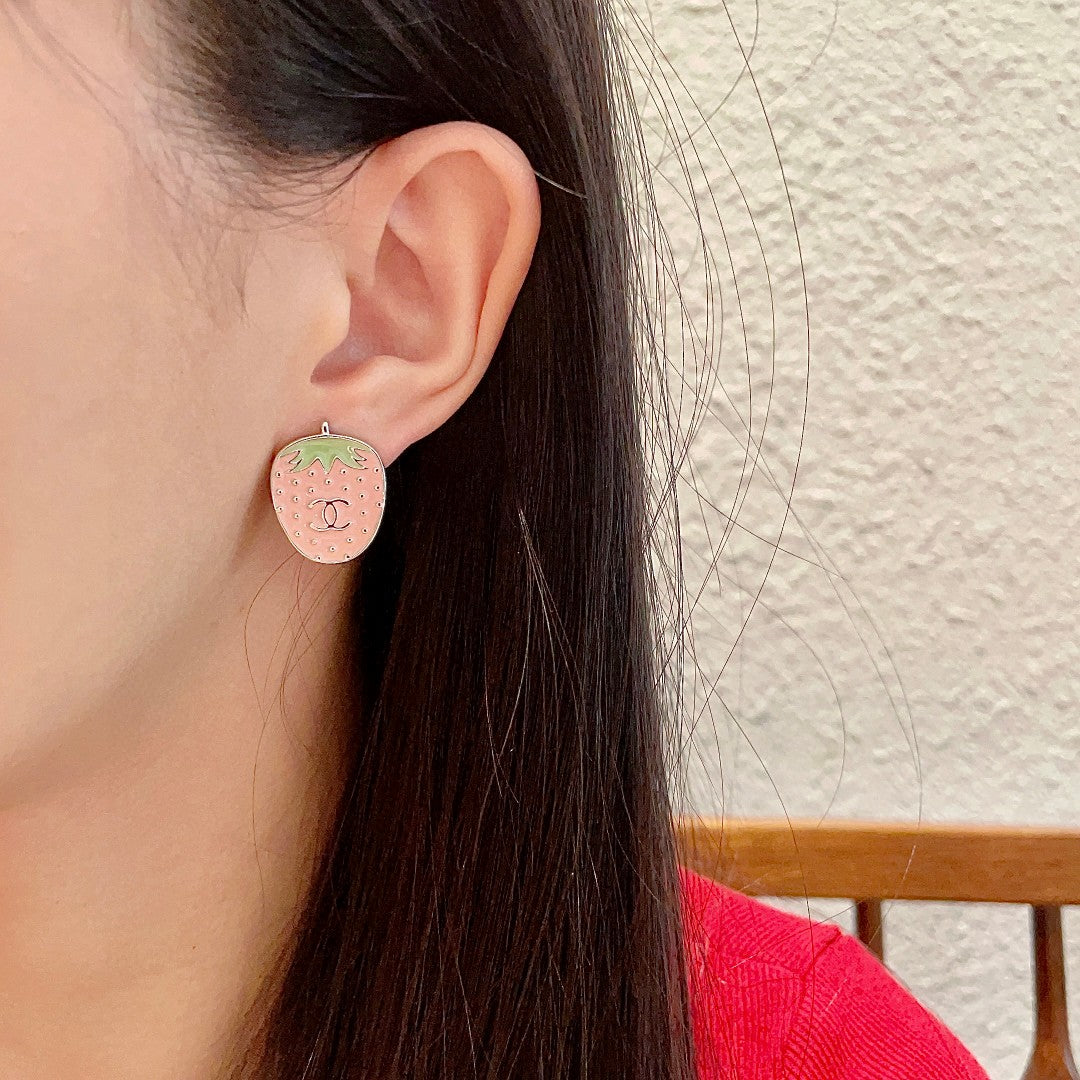 Double-C Emblem Stud Earrings in Polished Metal-Tone – Design 292 detail view