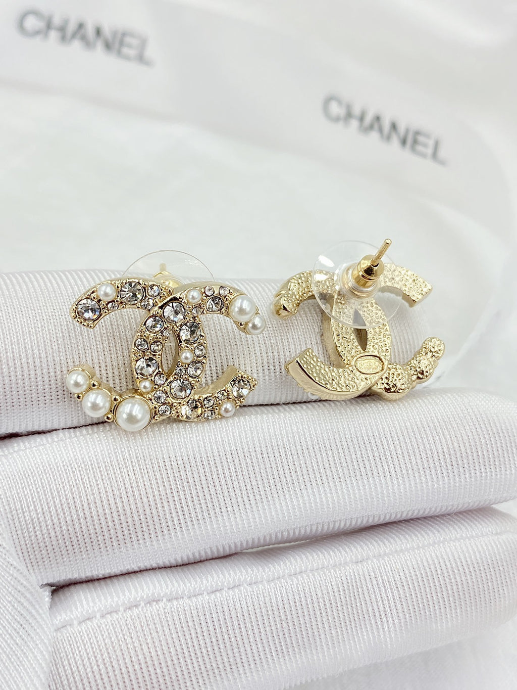 Double-C Emblem Pearl-Detail Stud Earrings – Pearl Detail – Design 007 side detail