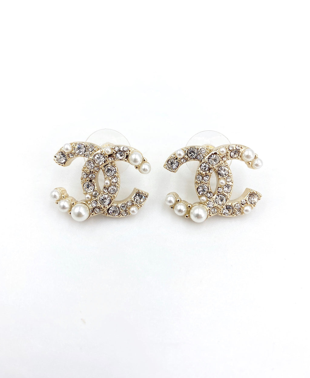 Double-C Emblem Pearl-Detail Stud Earrings – Pearl Detail – Design 007 main product view