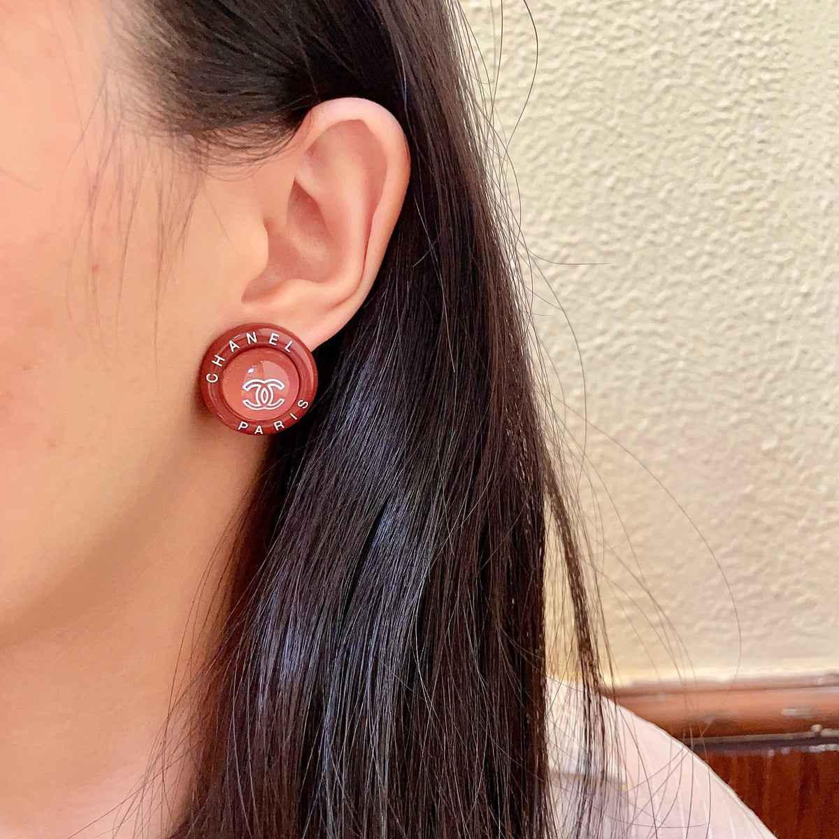 Double-C Emblem Stud Earrings in Polished Metal-Tone – Design 172 detail view