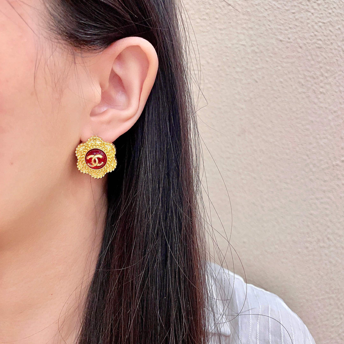 Double-C Emblem Stud Earrings in Polished Metal-Tone – Design 339 detail view