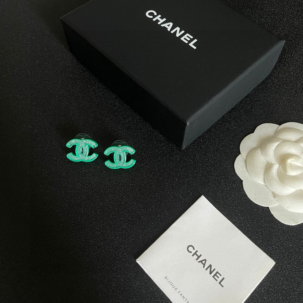Double-C Emblem Stud Earrings in Polished Metal-Tone – Design 469 close-up detail