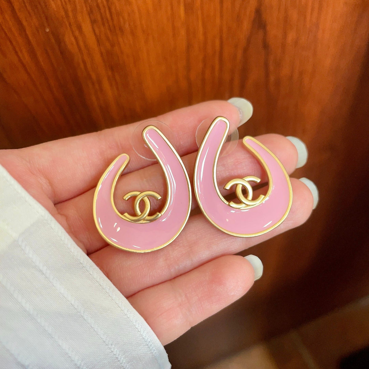 Double-C Emblem Stud Earrings in Polished Metal-Tone – Design 461 side detail