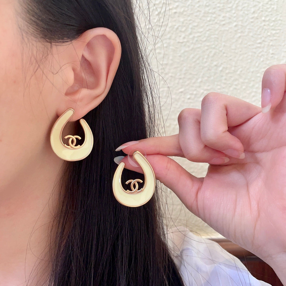 Double-C Emblem Stud Earrings in Polished Metal-Tone – Design 460 main product view