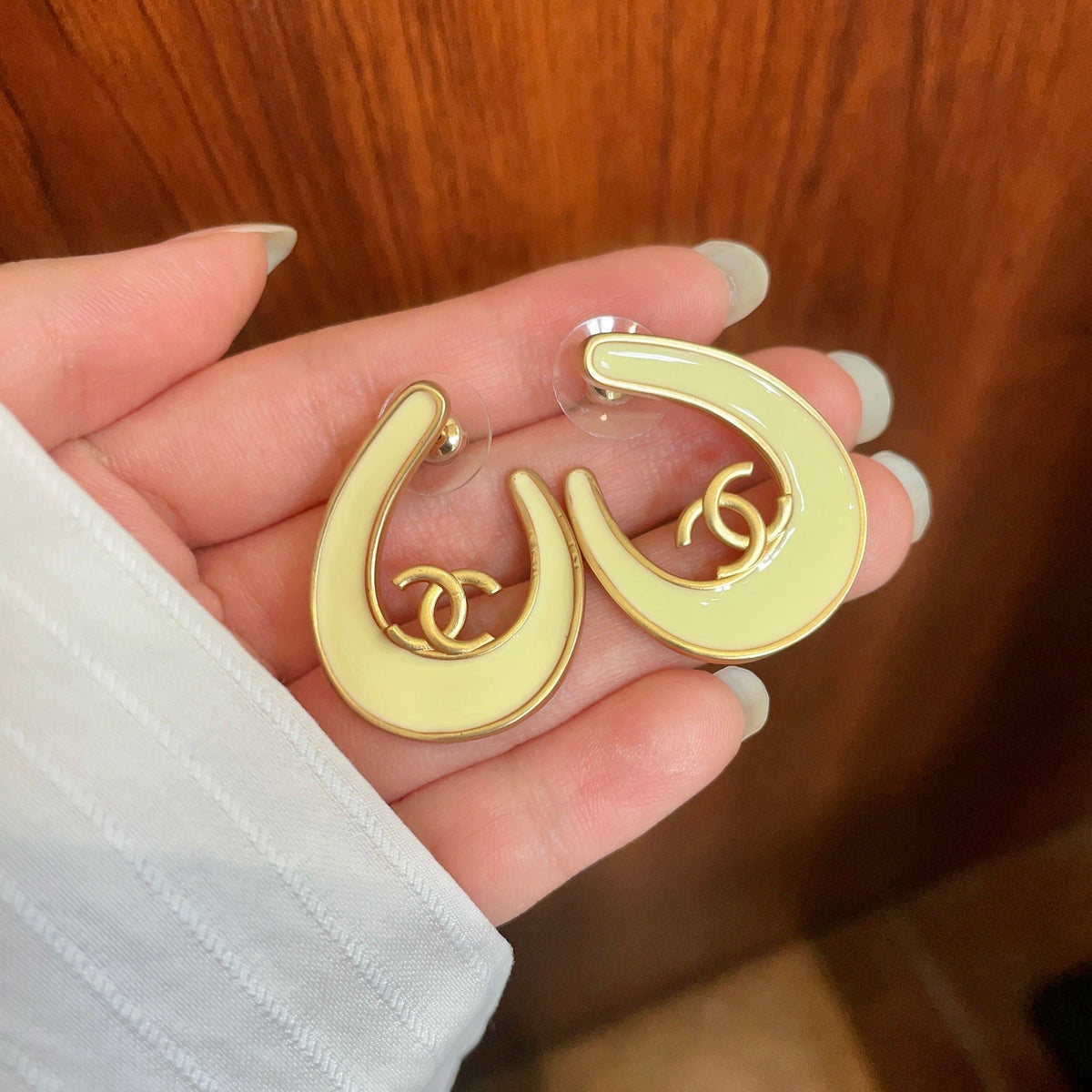 Double-C Emblem Stud Earrings in Polished Metal-Tone – Design 420 side detail
