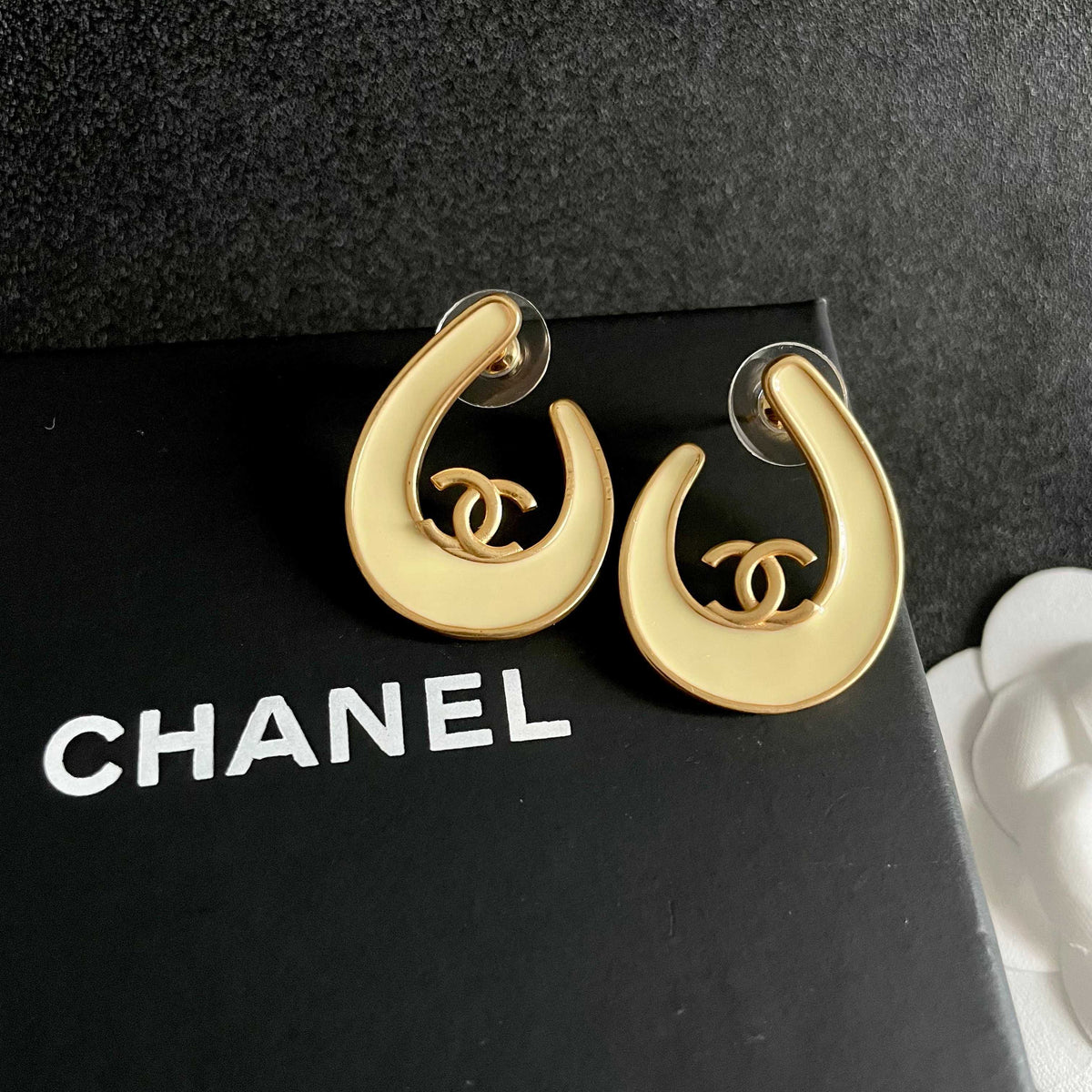Double-C Emblem Stud Earrings in Polished Metal-Tone – Design 420 detail view