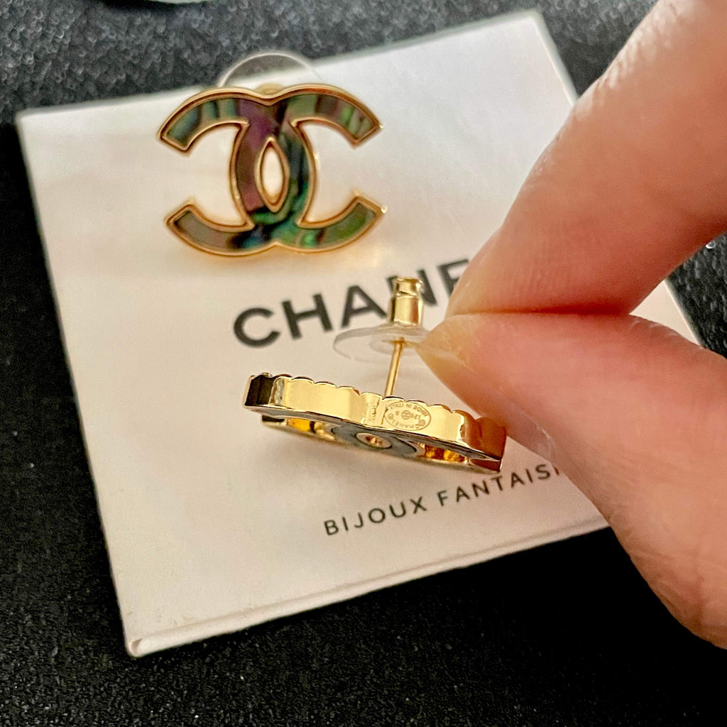 Double-C Emblem Stud Earrings in Polished Metal-Tone – Design 385 main product view