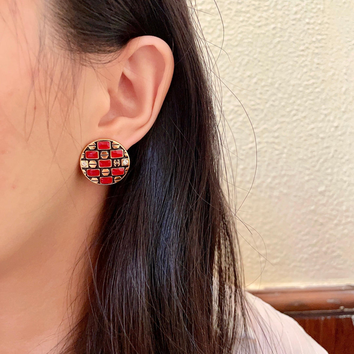 Double-C Emblem Stud Earrings in Polished Metal-Tone – Design 455 detail view