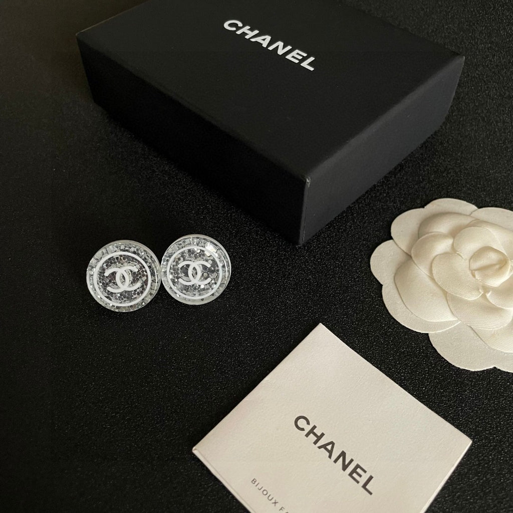 Double-C Emblem Stud Earrings in Polished Metal-Tone – Design 371 close-up detail