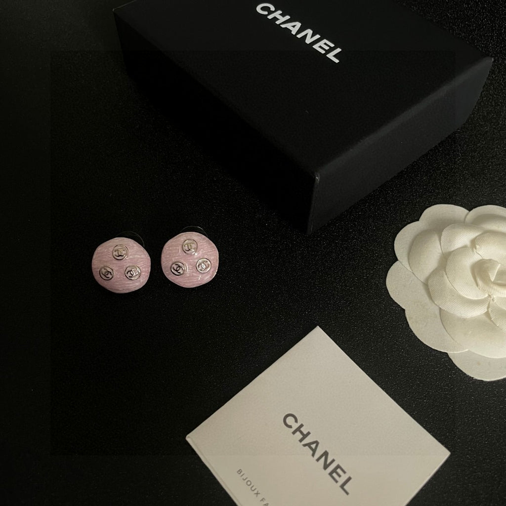 Double-C Emblem Stud Earrings in Polished Metal-Tone – Design 106 close-up detail