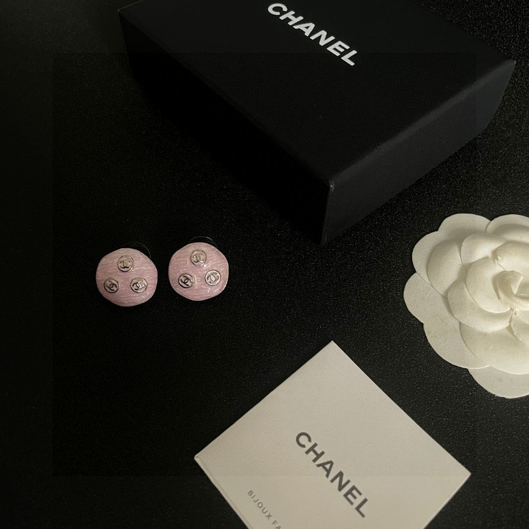 Double-C Emblem Stud Earrings in Polished Metal-Tone – Design 123 close-up detail