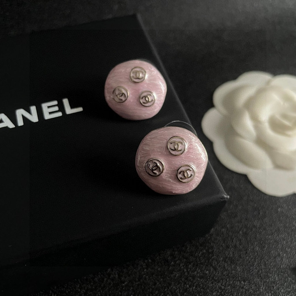 Double-C Emblem Stud Earrings in Polished Metal-Tone – Design 106 detail view