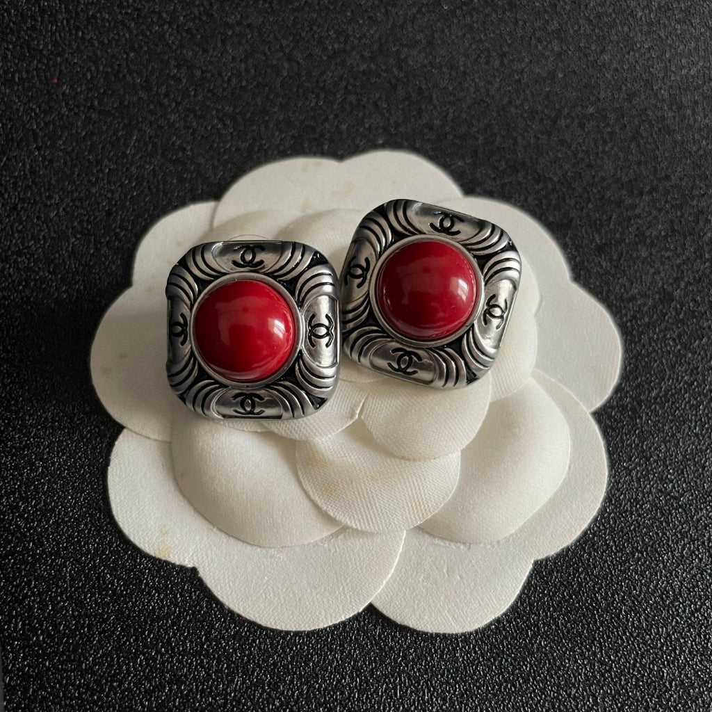 Double-C Emblem Stud Earrings in Polished Metal-Tone – Design 186 front product view