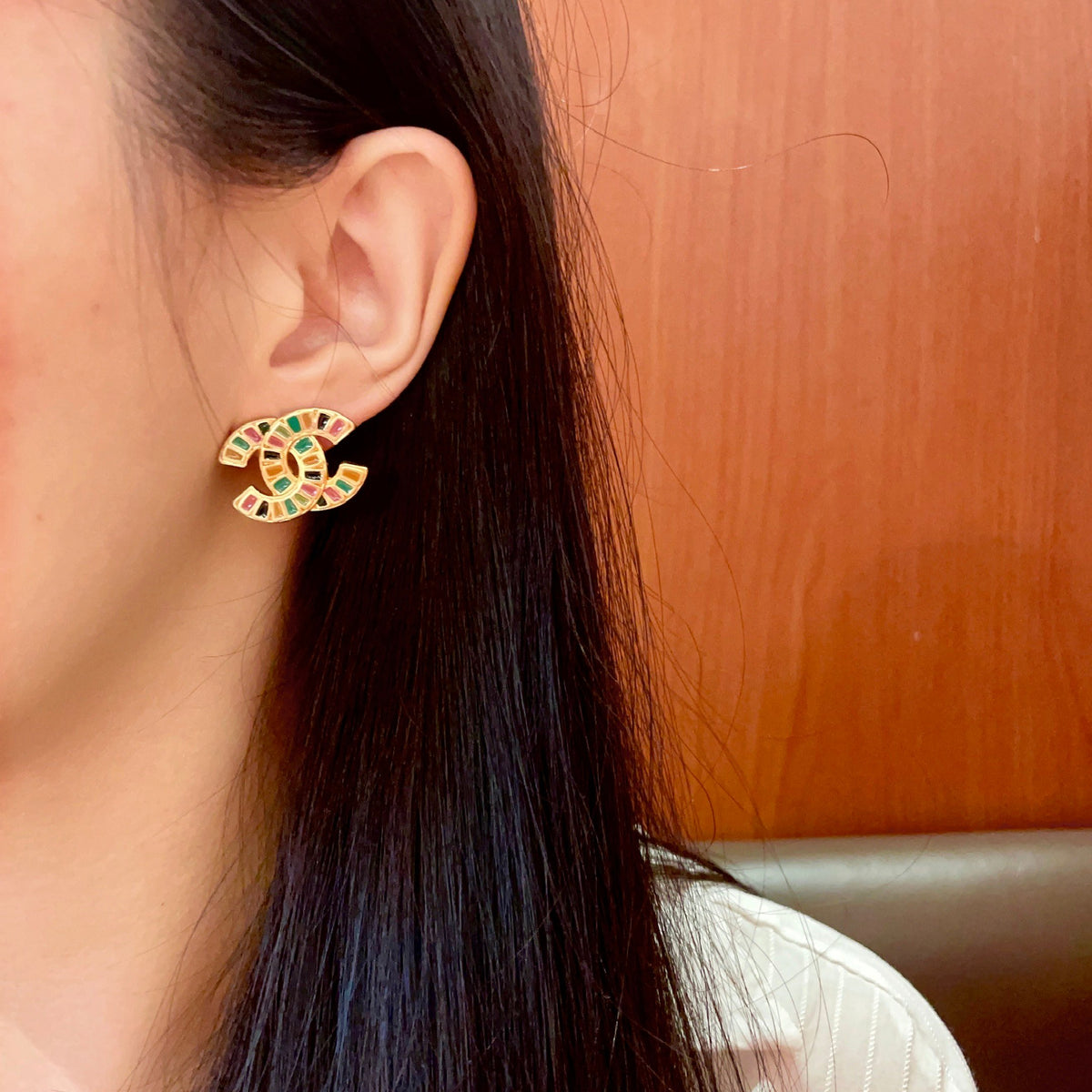 Double-C Emblem Stud Earrings in Polished Metal-Tone – Design 180 detail view