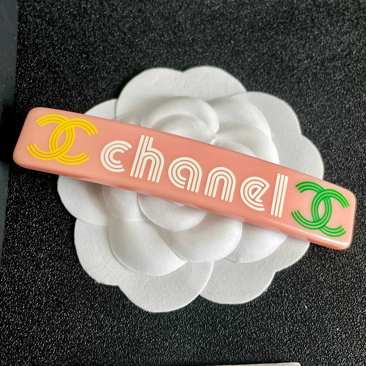 Double-C Emblem Hair Clip – Design 020 front product view