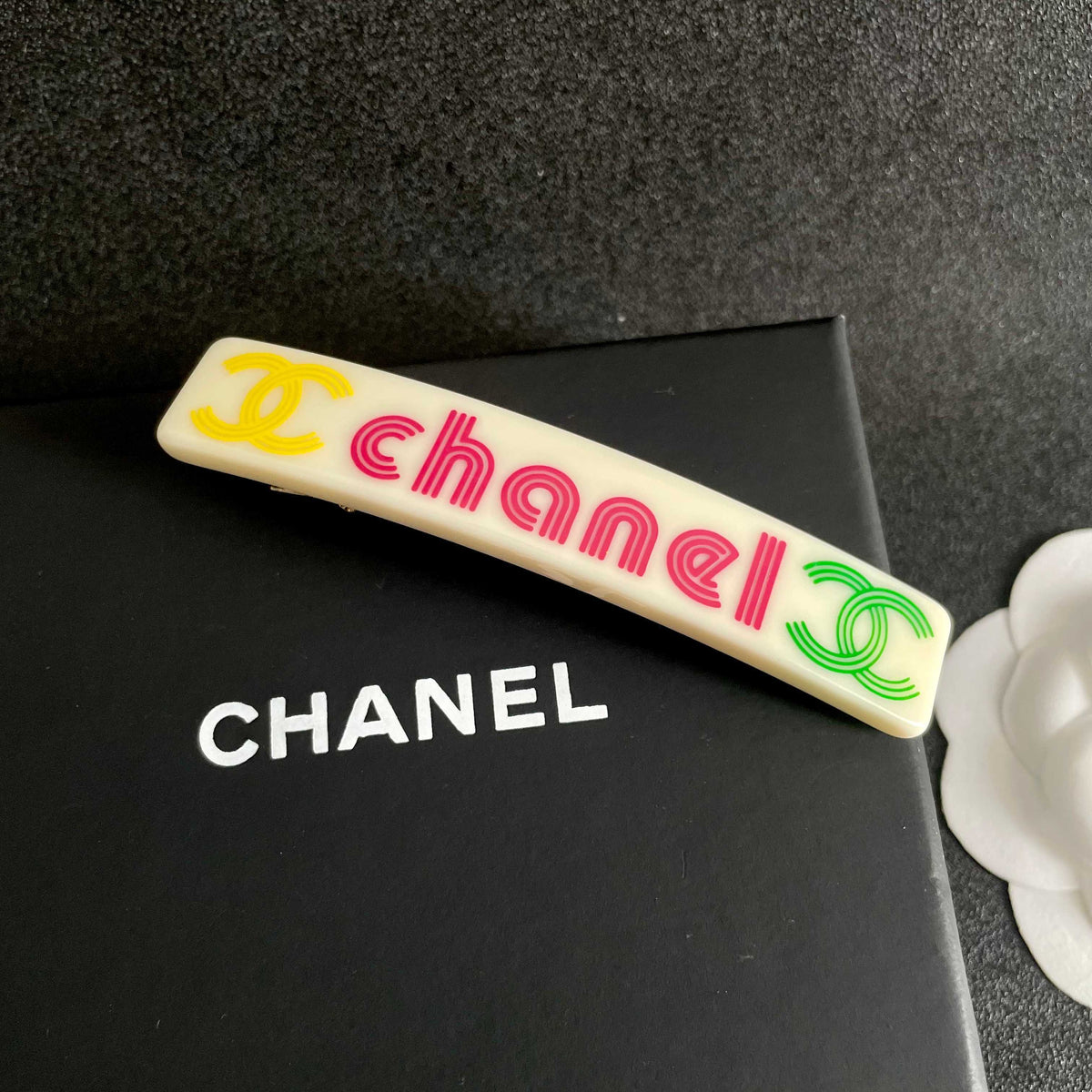 Double-C Emblem Hair Clip – Design 034 detail view