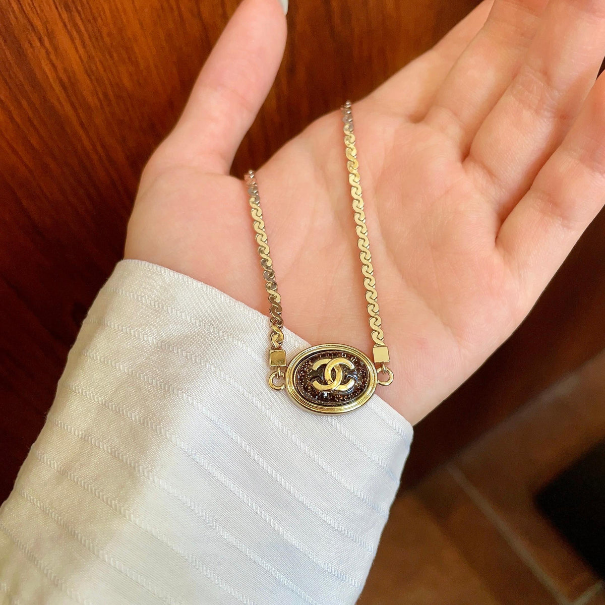Double-C Emblem Pendant Necklace in Polished Metal-Tone – Design 013 side detail