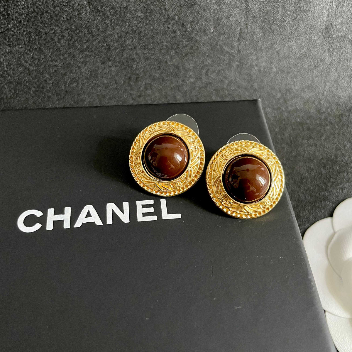 Double-C Emblem Stud Earrings in Polished Metal-Tone – Design 142 detail view