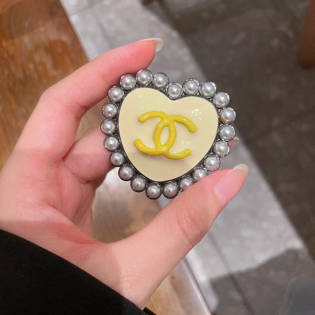Double-C Emblem Brooch in Polished Metal-Tone – Pearl Detail – Design 006 side detail