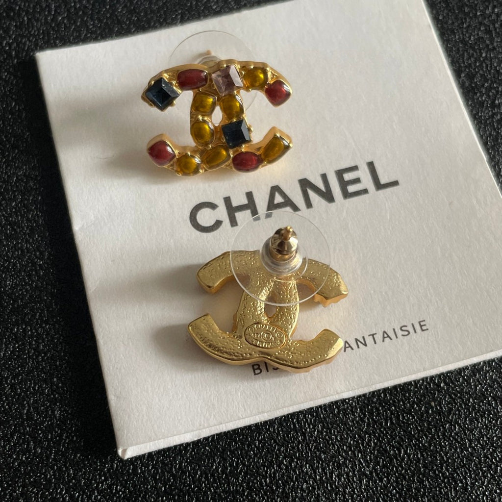 Double-C Emblem Stud Earrings in Polished Metal-Tone – Design 400 styled product view