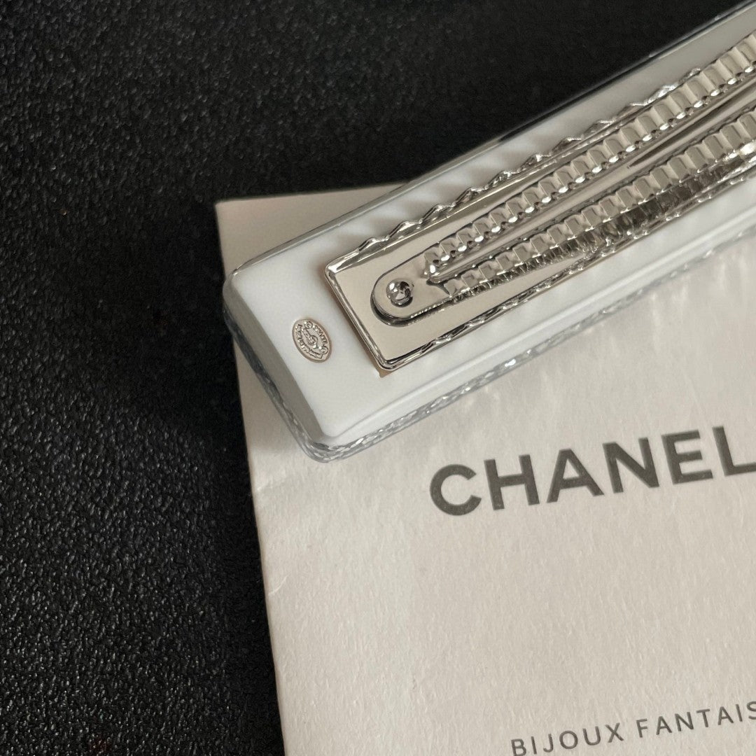 Double-C Emblem Hair Clip – Design 012 main product view