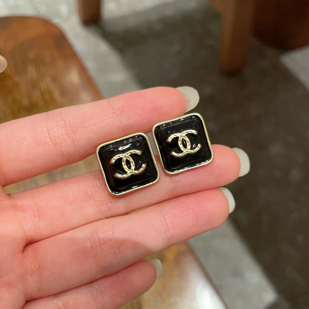 Double-C Emblem Stud Earrings in Polished Metal-Tone – Design 250 side detail
