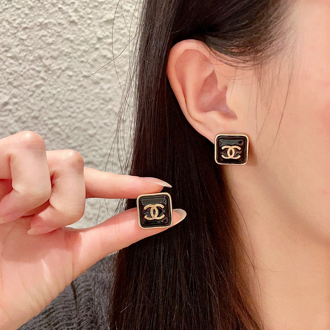 Double-C Emblem Stud Earrings in Polished Metal-Tone – Design 250 main product view