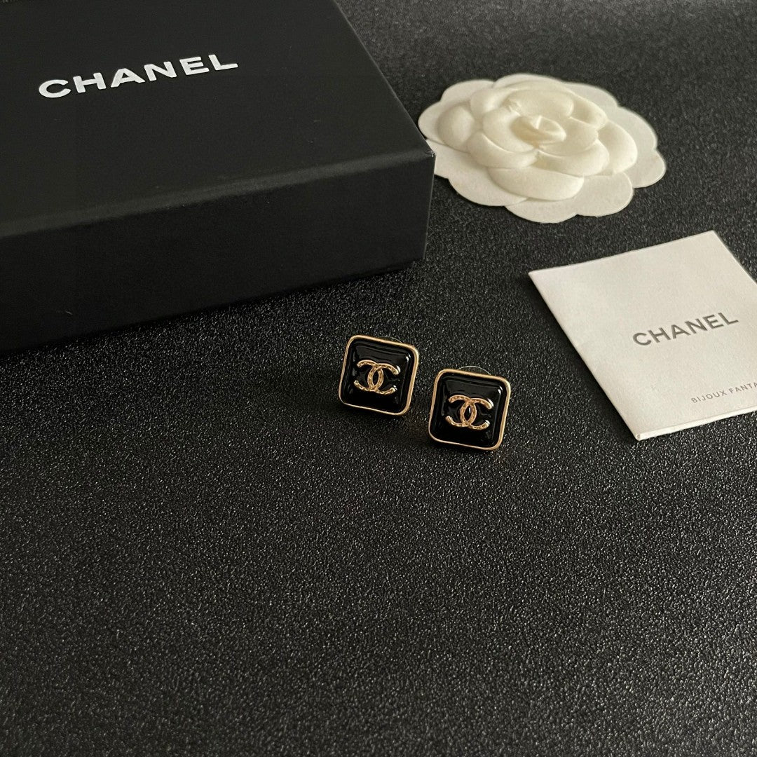 Double-C Emblem Stud Earrings in Polished Metal-Tone – Design 250 styled product view